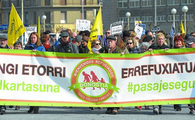 La manifestación partió de la Paloma de la Paz en Sagüés hasta el Boulevard de Donostia.