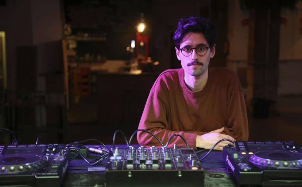 Sebastian Sallaberry posa en la sala Dabadaba de San Sebastián donde se probó el sistema de ‘streaming’.