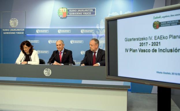 Artolazabal, Erkoreka y Azpiazu en la presentación del Plan de Inclusión. 