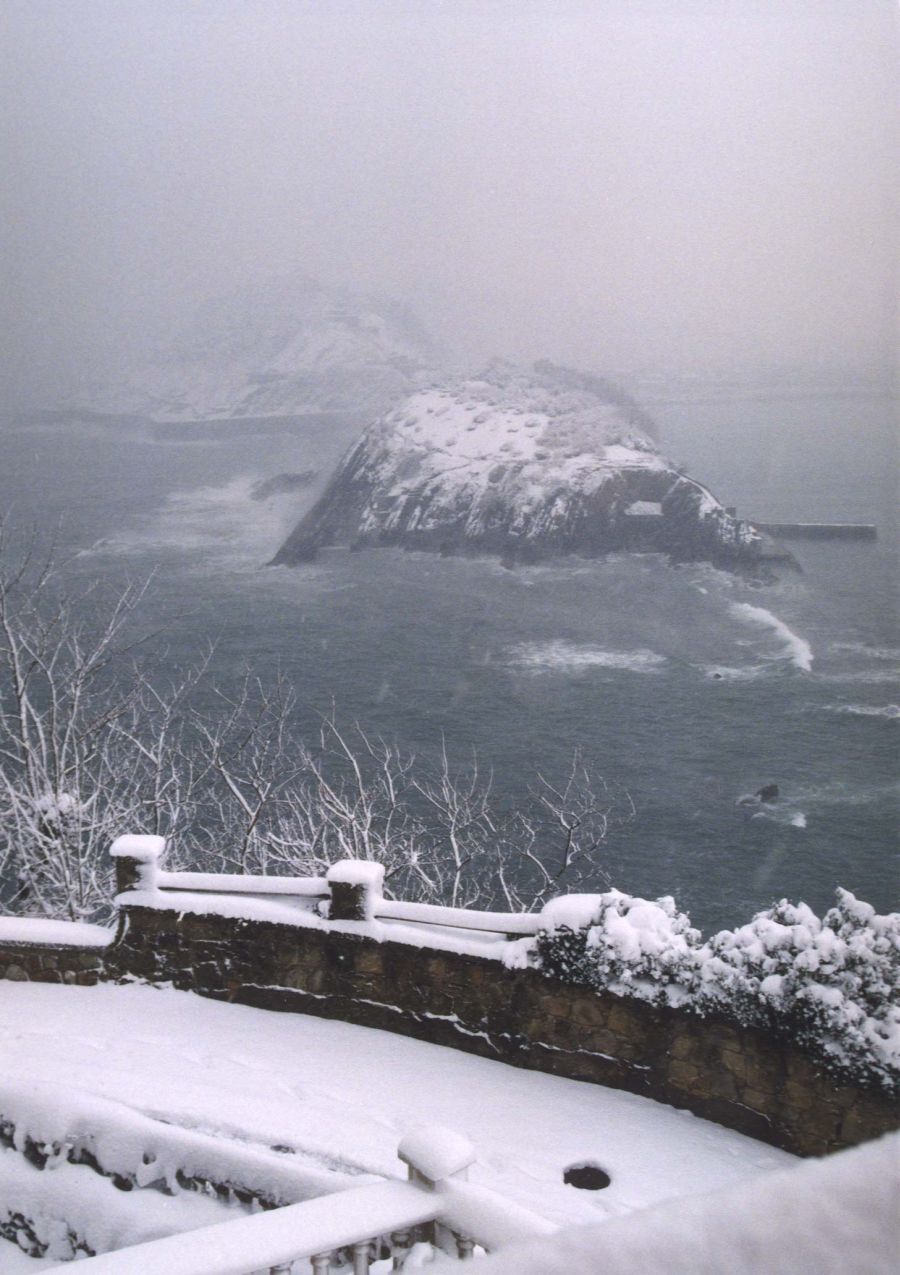 A primeras horas de la mañana del 20 de febrero de 1996 la nieve comenzó a caer sobre San Sebastián. Todo empeoró al día siguiente