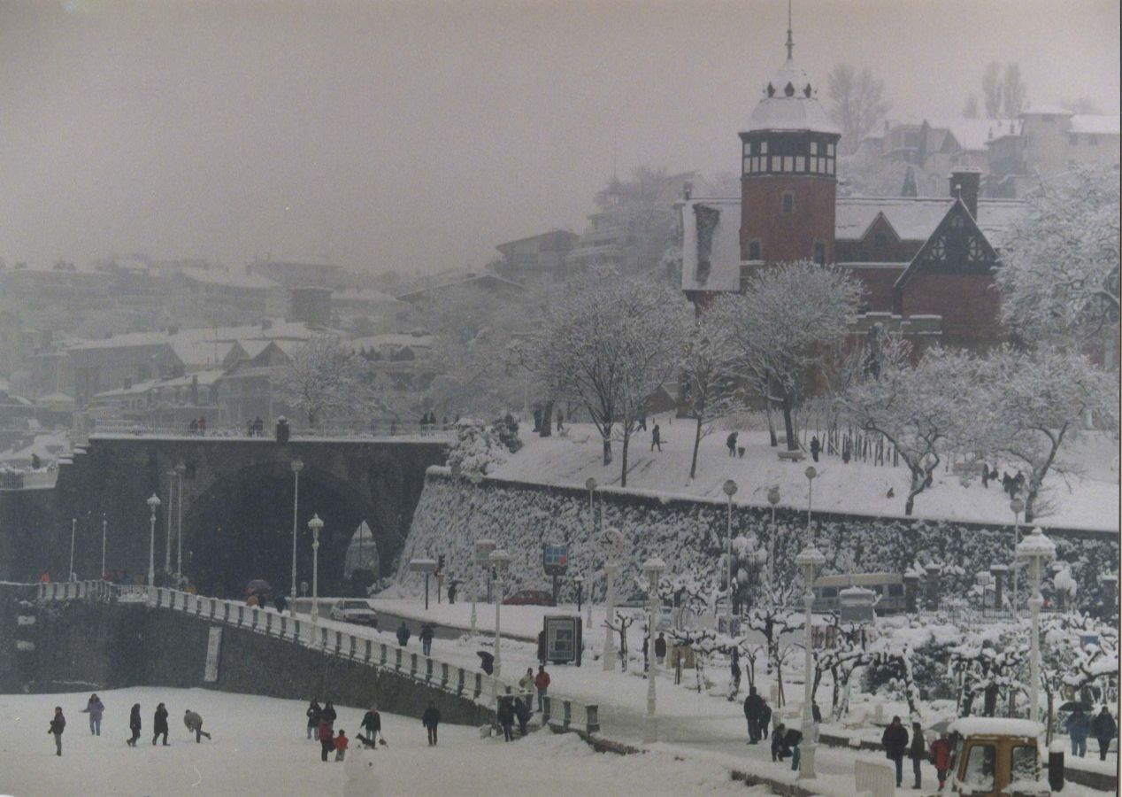 A primeras horas de la mañana del 20 de febrero de 1996 la nieve comenzó a caer sobre San Sebastián. Todo empeoró al día siguiente