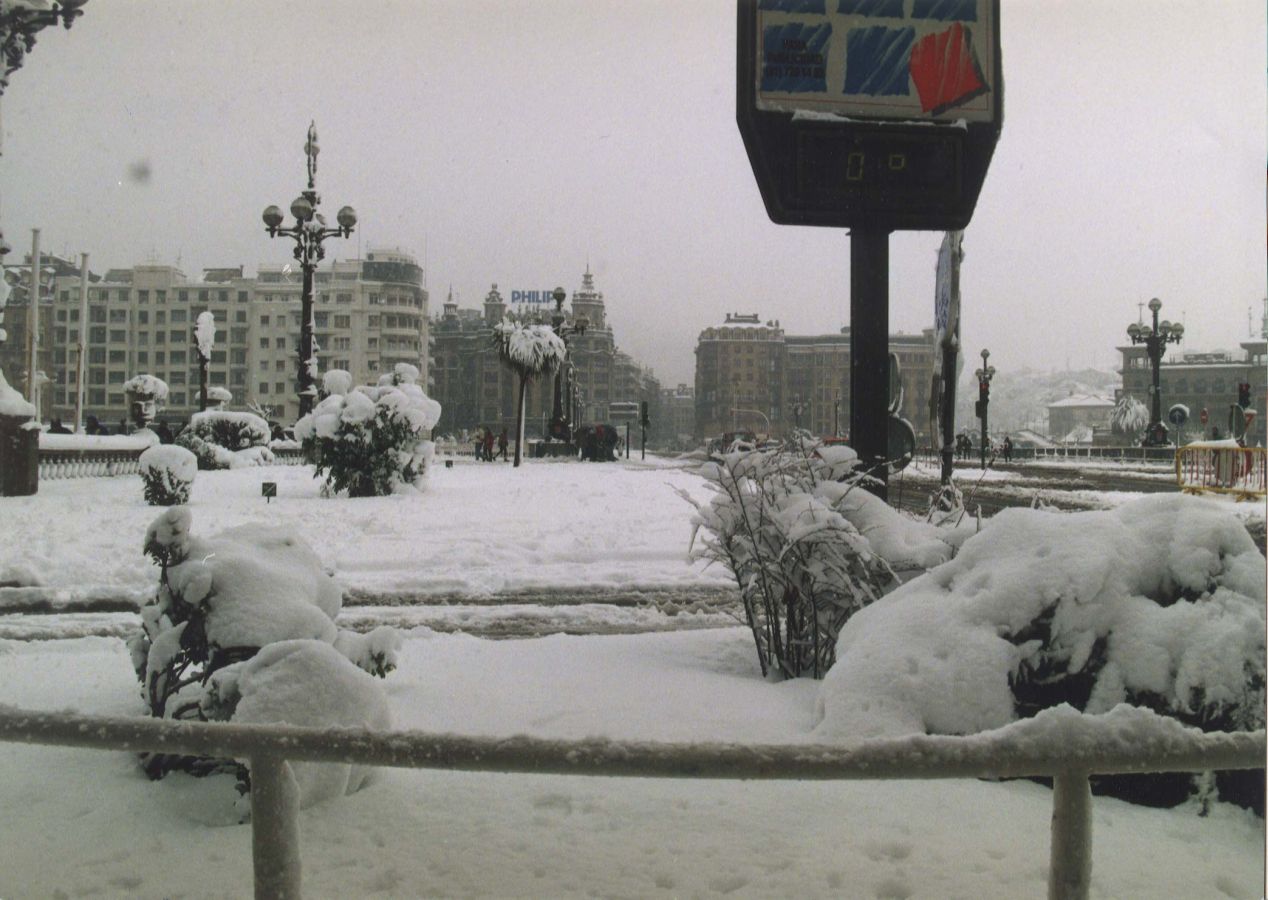 A primeras horas de la mañana del 20 de febrero de 1996 la nieve comenzó a caer sobre San Sebastián. Todo empeoró al día siguiente