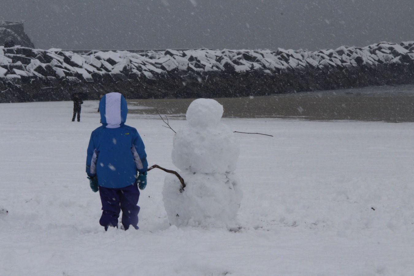 Fotos: Deba amanece nevada