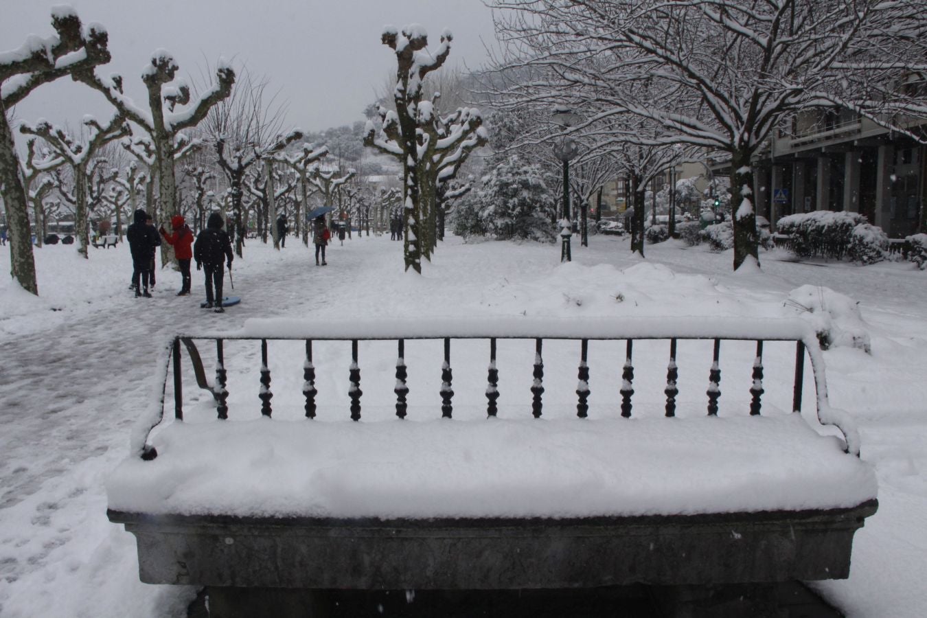 Fotos: Deba amanece nevada