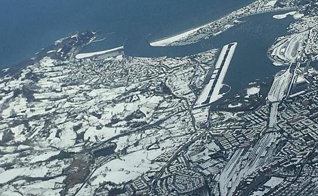 Galería. La nevada en Gipuzkoa vista desde el aire.