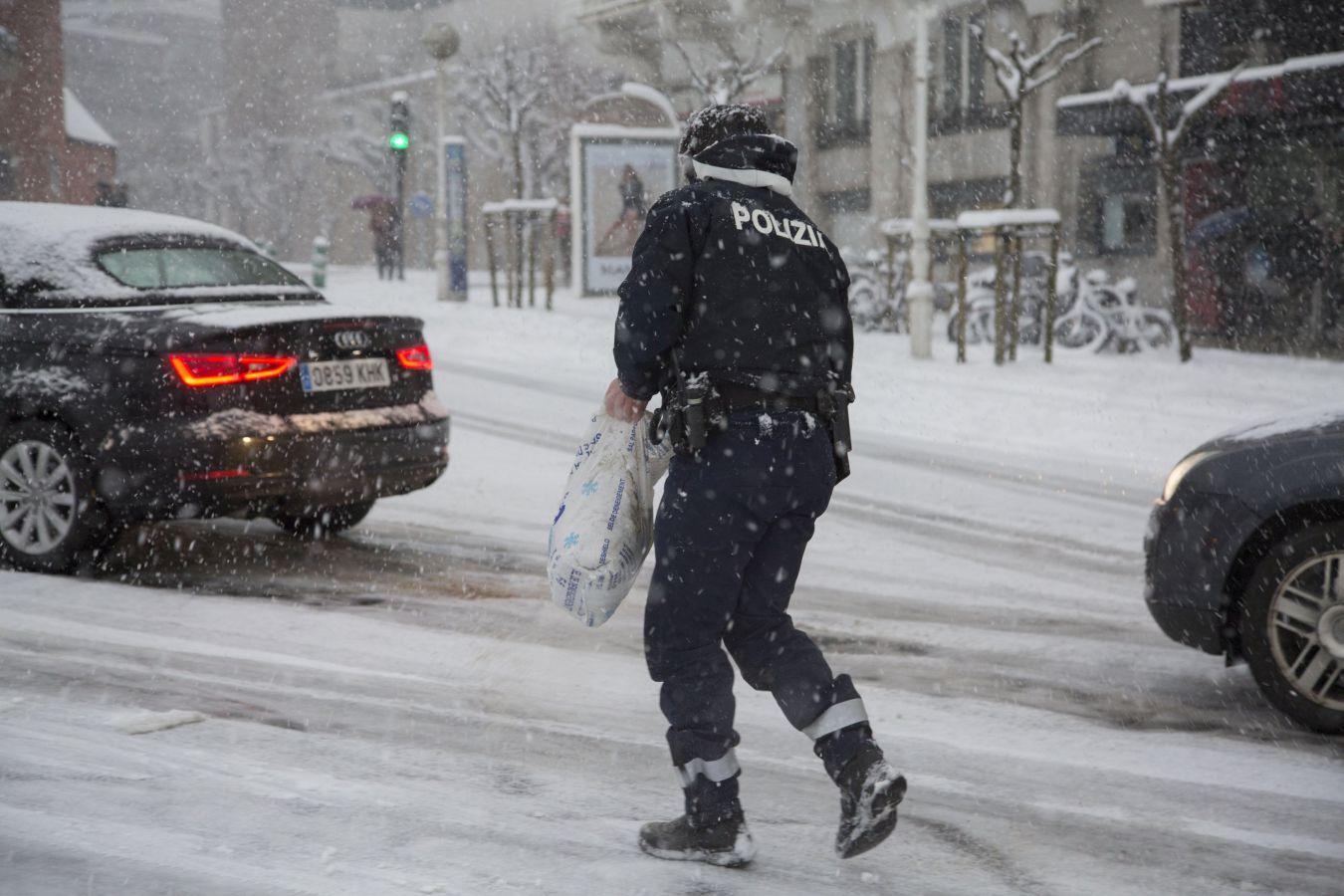 Las precipitaciones han generado muchos problemas de circulación a la vez que ha dejado bonitas estampas