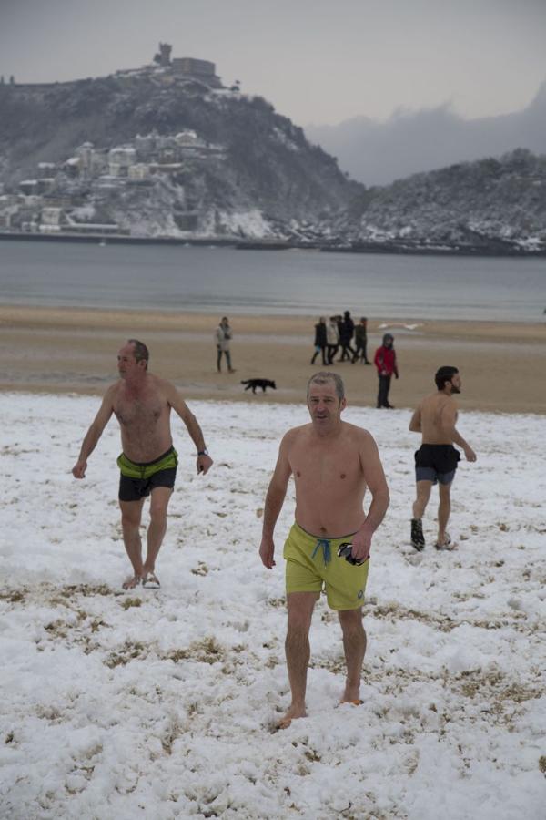 Las precipitaciones han generado muchos problemas de circulación a la vez que ha dejado bonitas estampas