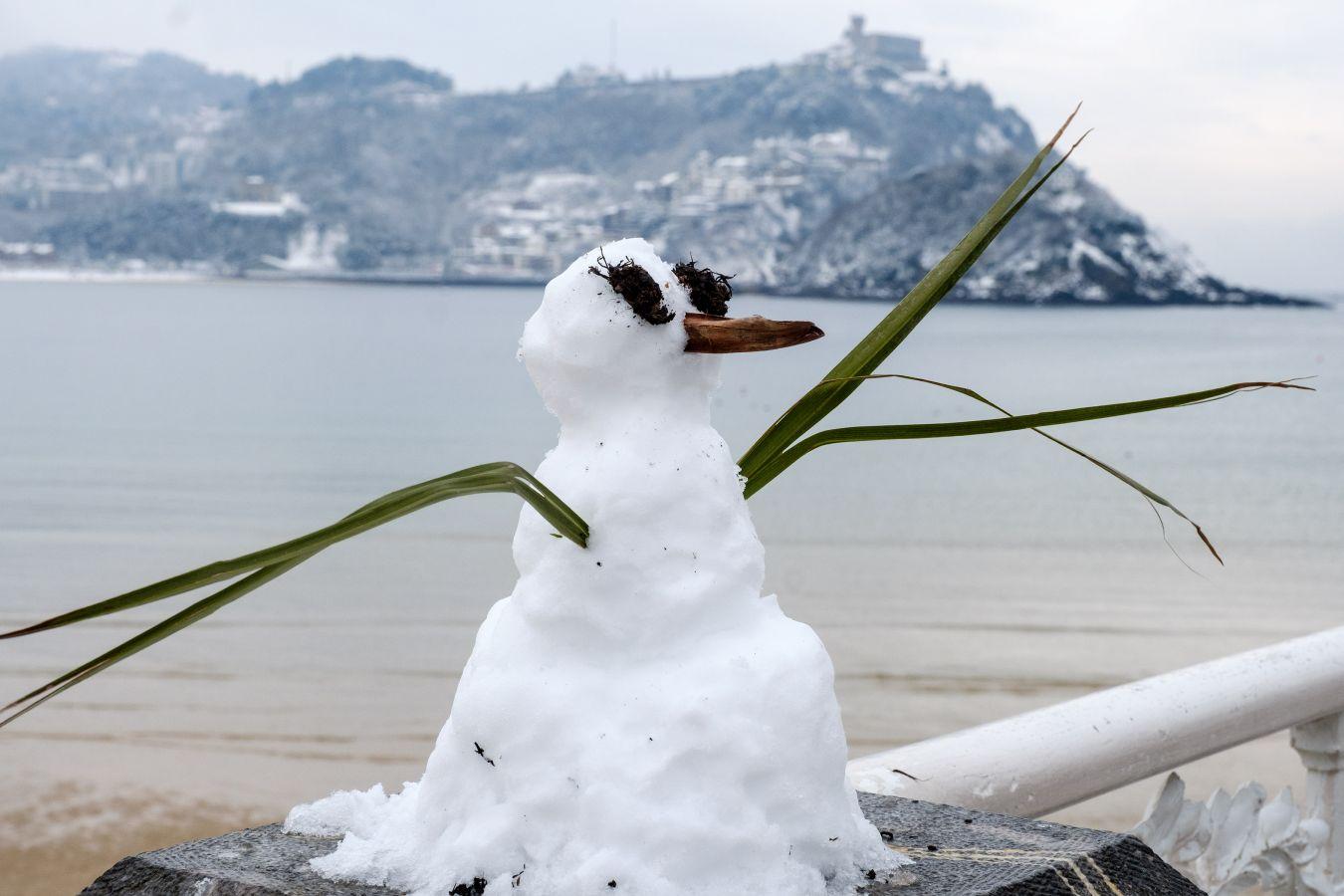 Las precipitaciones han generado muchos problemas de circulación a la vez que ha dejado bonitas estampas