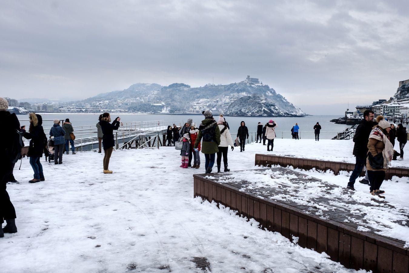 Las precipitaciones han generado muchos problemas de circulación a la vez que ha dejado bonitas estampas