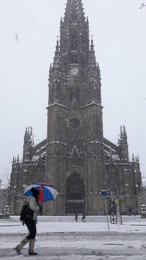 La nieve ha teñido de blanco la ciudad