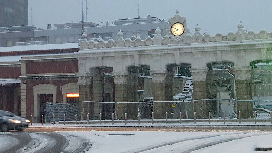 La nieve ha teñido de blanco la ciudad