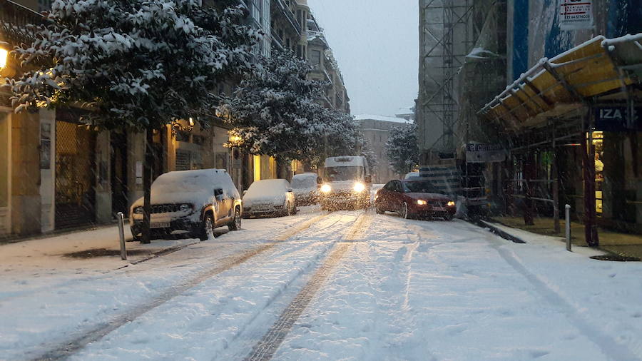 La nieve ha teñido de blanco la ciudad