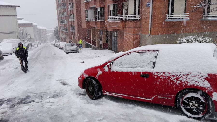 La localidad ha amanecido teñida de blanco