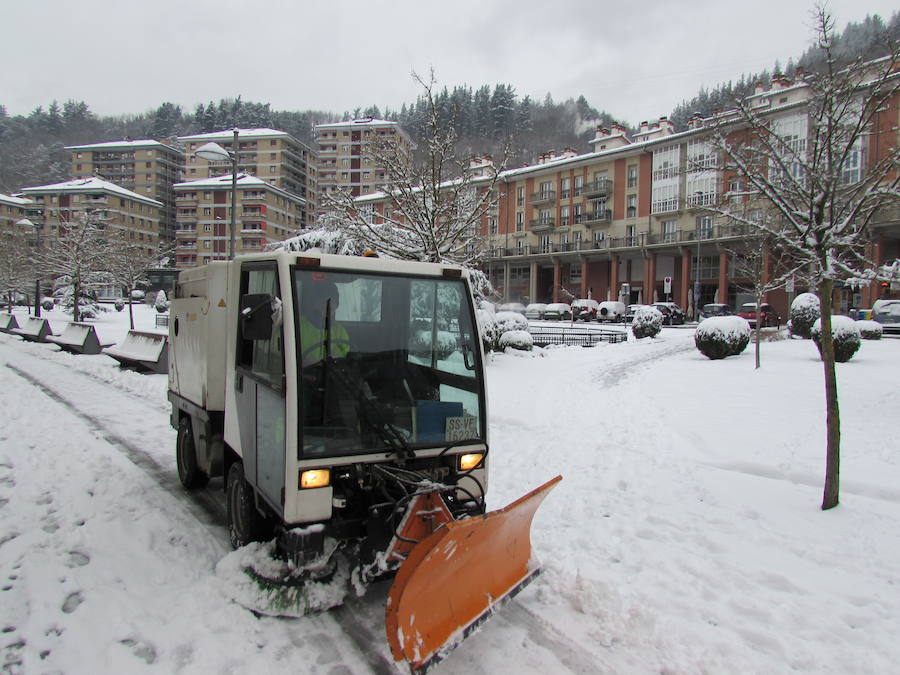 La localidad ha amanecido teñida de blanco