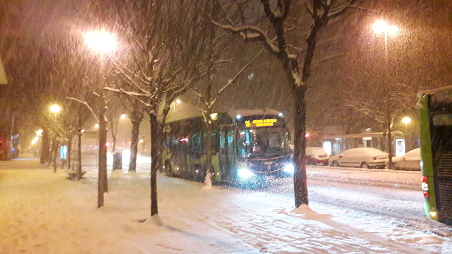 La nieve ha dificultado la circulación en la capital guipuzcoana