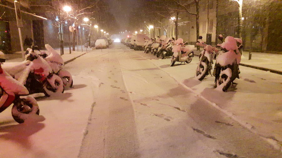 La nieve ha dificultado la circulación en la capital guipuzcoana