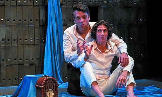 Escena. Alejandro Vera y Gema Matarranz son Lorca y su memoria sobre el escenario.
