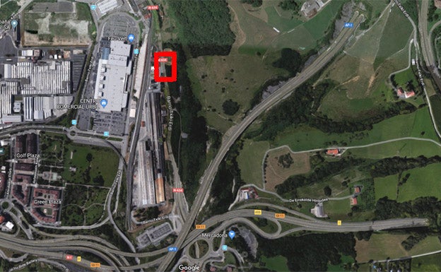 Zona del accidente, muy cercana al centro comercial Urbil, en el km. 1 de la N-634. 