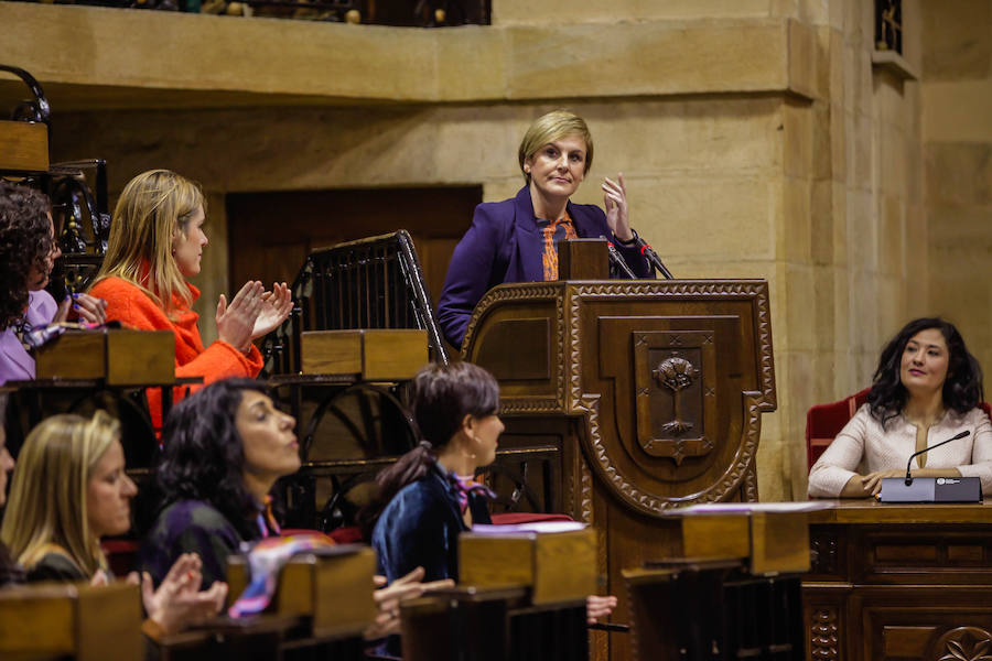 La casa de Juntas de Gernika acoge la segunda asamblea extraordinaria de mujeres electas para denunciar los techos de cristal a los que se enfrentan las mujeres.