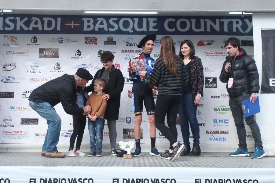 La XV Aiztondo Klasika ha reunido a lo mejor del ciclismo élite y sub23 en una prueba que se ha disputado entre Alkiza y Larrauls. Segunda cita de la Copa de España, es la primera prueba de esta competición que discurre por las carreteras de Gipuzkoa.