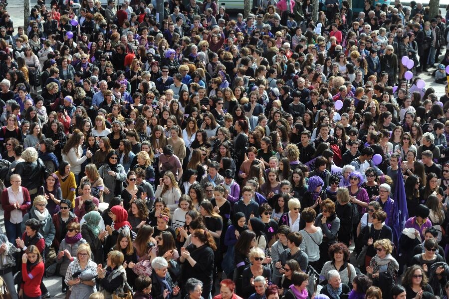 Las mujeres guipuzcoanas 'paran' hoy para renovar el impulso en la lucha por la igualdad. Paros, manifestaciones, actos reivindicativos se sucederán durante toda la jornada en diferentes localidades del territorio