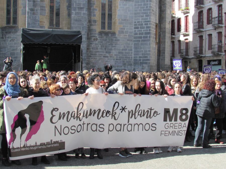 Las mujeres guipuzcoanas 'paran' hoy para renovar el impulso en la lucha por la igualdad. Paros, manifestaciones, actos reivindicativos se sucederán durante toda la jornada en diferentes localidades del territorio