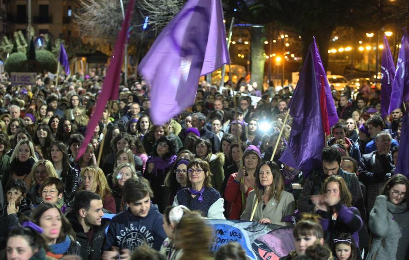 Las mujeres guipuzcoanas 'paran' hoy para renovar el impulso en la lucha por la igualdad. Paros, manifestaciones, actos reivindicativos se sucederán durante toda la jornada en diferentes localidades del territorio