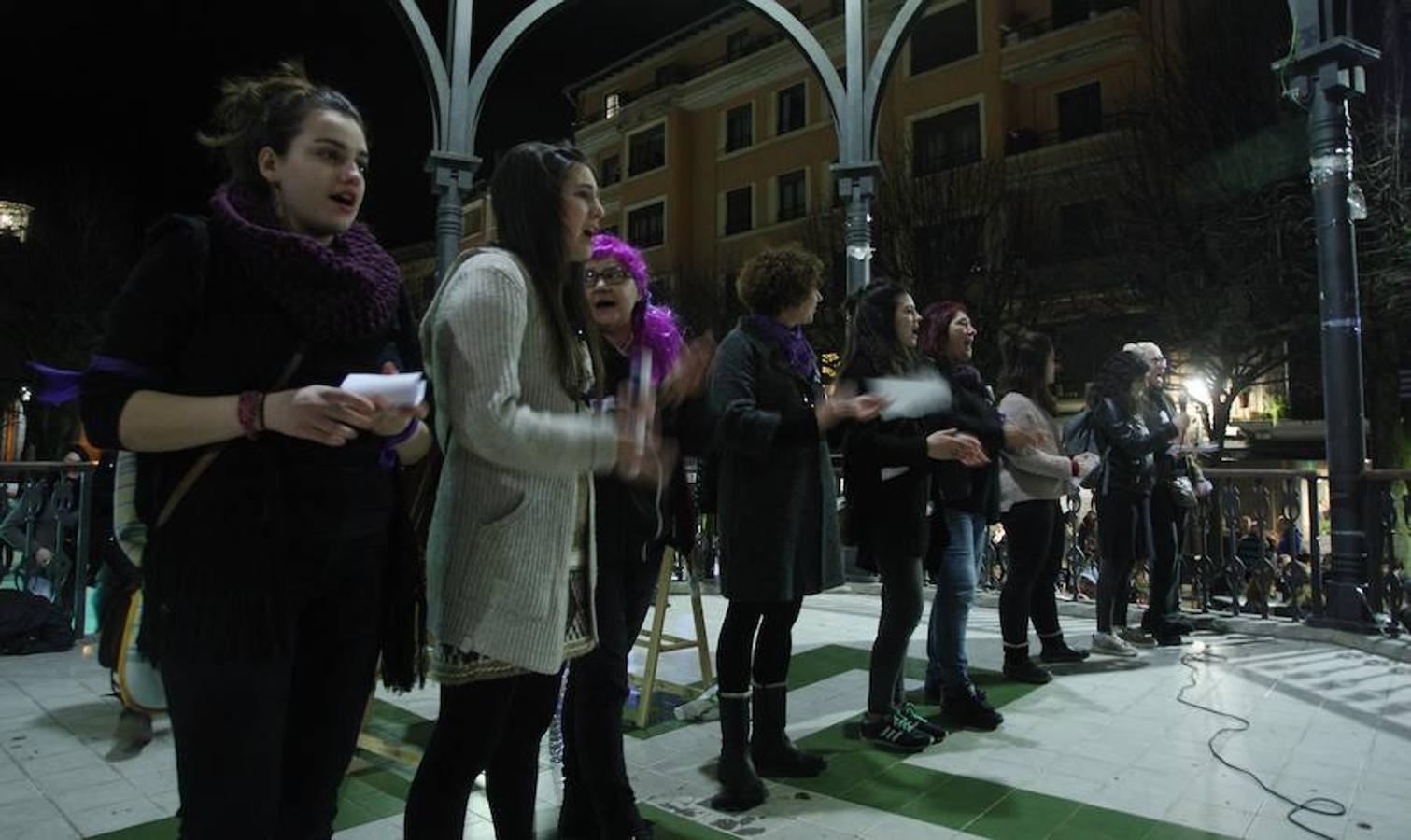 Las mujeres guipuzcoanas 'paran' hoy para renovar el impulso en la lucha por la igualdad. Paros, manifestaciones, actos reivindicativos se sucederán durante toda la jornada en diferentes localidades del territorio