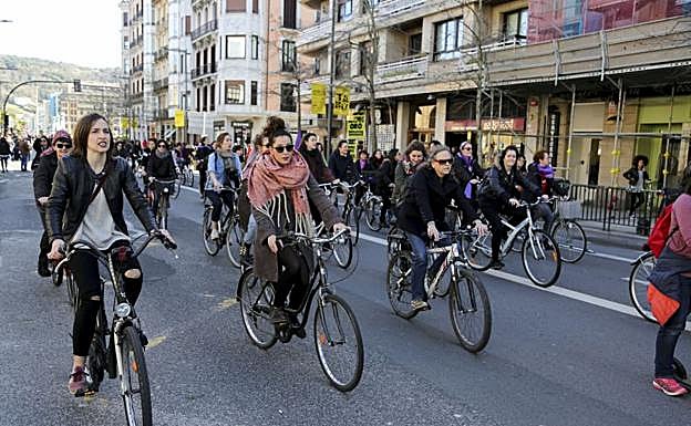 Imagen de la movilización que recorrió ayer las calles de San Sebastián.