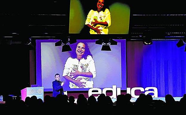 La interacción entre ponentes y público, formado en su mayoría por docentes y centros educativos, enriqueció la jornada. 