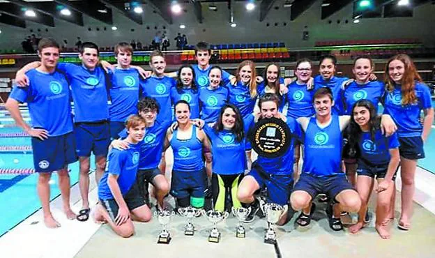 Integrantes del equipo del Tolosaldea IKT que ha participado en el Campeonato de Euskal Herria disputado en Usabal. 