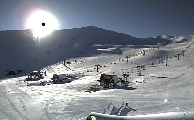 La estación granadina sufre una apertura progresiva de sus pistas