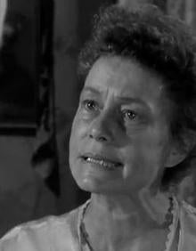 Imagen secundaria 2 - Thelma Ritter, Richard Widmark y Jean Peters en diversas escenas de 'Manos peligrosas' (1953).