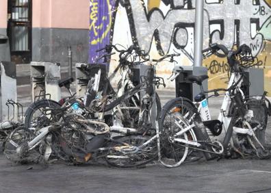 Imagen secundaria 1 - Lavapiés vuelve a la normalidad tras una batalla campal nocturna