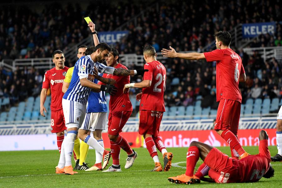 Partido bajo la lluvia en Anoeta entre la Real Sociedad y el Getafe