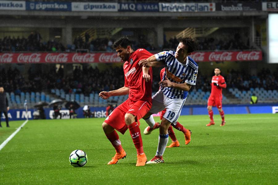 Partido bajo la lluvia en Anoeta entre la Real Sociedad y el Getafe