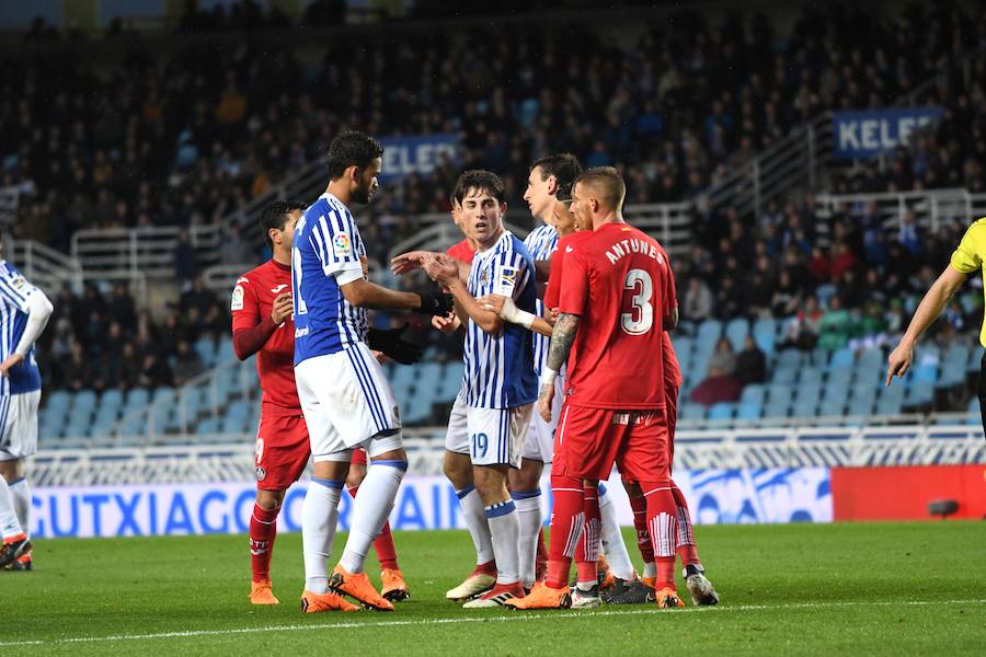 Partido bajo la lluvia en Anoeta entre la Real Sociedad y el Getafe