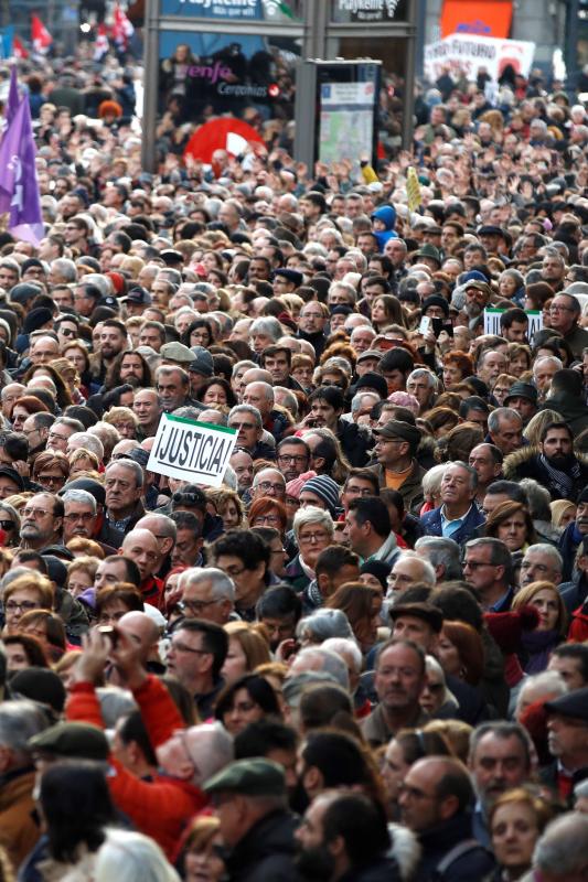 Madrid, Barcelona, Bilbao, San Sebastián, Vigo... protestan en las calles por el insuficiente alza del 0,25% y piden que estas ayudas se revaloricen en función del IPC