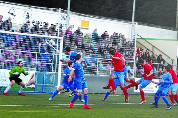 El gol de Larrea que rompió ante el Tolosa la sequía de goles y triunfos.