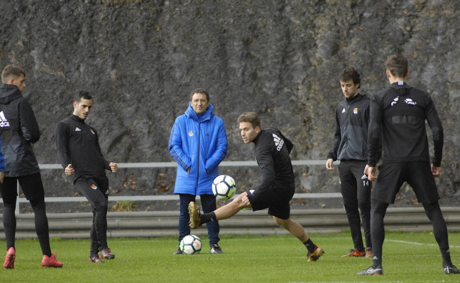 Eusebio durante el entrenamiento de la Real Sociedad este domingo en Zubieta. 