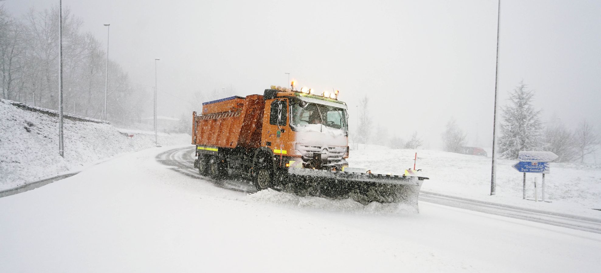 La nieve ha complicado la circulación por Etzegarate 