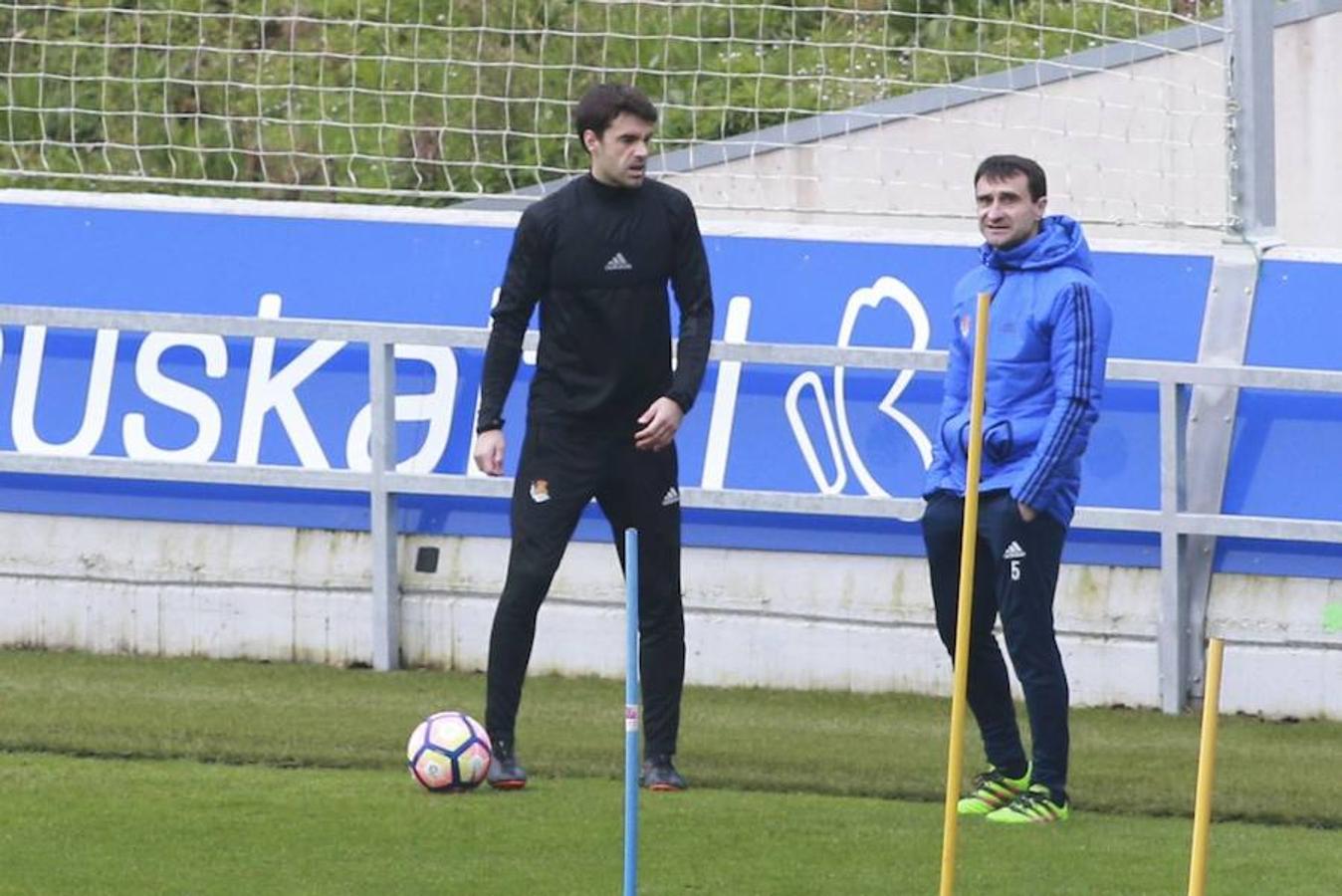 Eusebio y Loren han acudido a las instalaciones antes de la sesión para despedirse de la plantilla