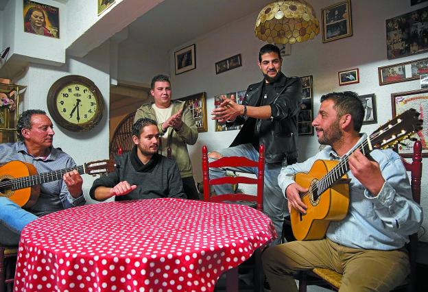 Ramón Vélez, José Luis Beltza, David Bernárdez, Yony Camacho y David Escudero, durante un ensayo de Sonakay.