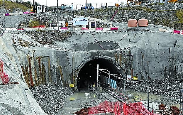 La obra del TAV en el túnel de Gaintxurizketa lleva semanas parada. 