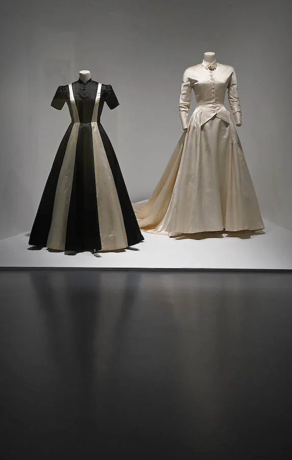 El Museo Balenciaga ha inaugurado la exposición 'Cristóbal Balenciaga. Moda y Patrimonio', que aspira a convertirse en una oportunidad para reflexionar el valor patrimonial de la obra del modisto. Este año 2018 se cumplen 50 años del retiro del maestro, momento en el que sus creaciones pasaron a poblar los archivos, las galerías y los museos.