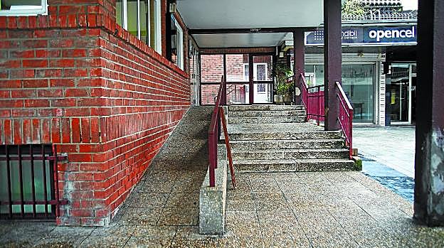 Accesibilidad. Está previsto acometer una modificación en la rampa de acceso al centro social Luis Mariano. 