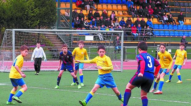 Torneo Txugi. El Urola, durante uno de los partidos de la anterior edición del campeonato. 