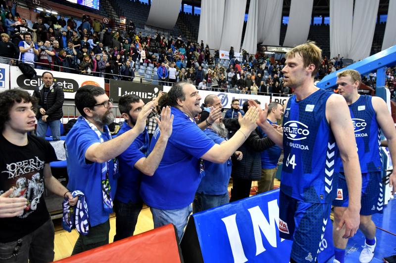 El Baskonia se lleva la victoria, 72-84. Los alaveses hacen valer su calidad para imponerse a un Gipuzkoa Basket que brilló en la primera mitad pero que tuvo que hincar la rodilla ante un rival superior.