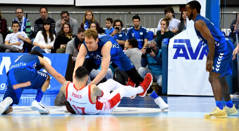 El Baskonia se lleva la victoria, 72-84. Los alaveses hacen valer su calidad para imponerse a un Gipuzkoa Basket que brilló en la primera mitad pero que tuvo que hincar la rodilla ante un rival superior.