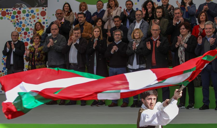 El PNV ha celebrado el Aberri Eguna con un acto público en la Plaza Nueva de Bilbao, bajo el lema 'Gure etorkizuna, gure aberria'